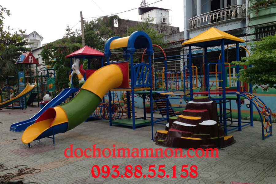 Cầu trượt trẻ em mầm non trong trường mẫu giáo tại TPHCM